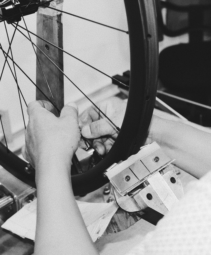 hand built carbon fiber bike wheels